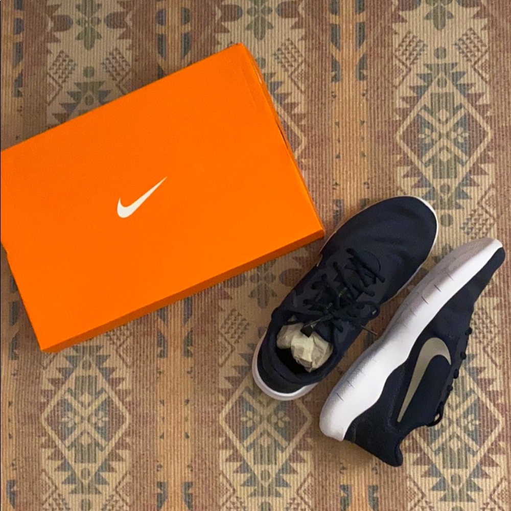 NWT navy blue nikes